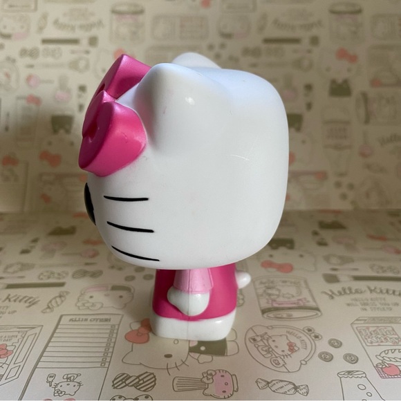 Vaulted Original Hello Kitty Funko POP #1 - Picture 8 of 11